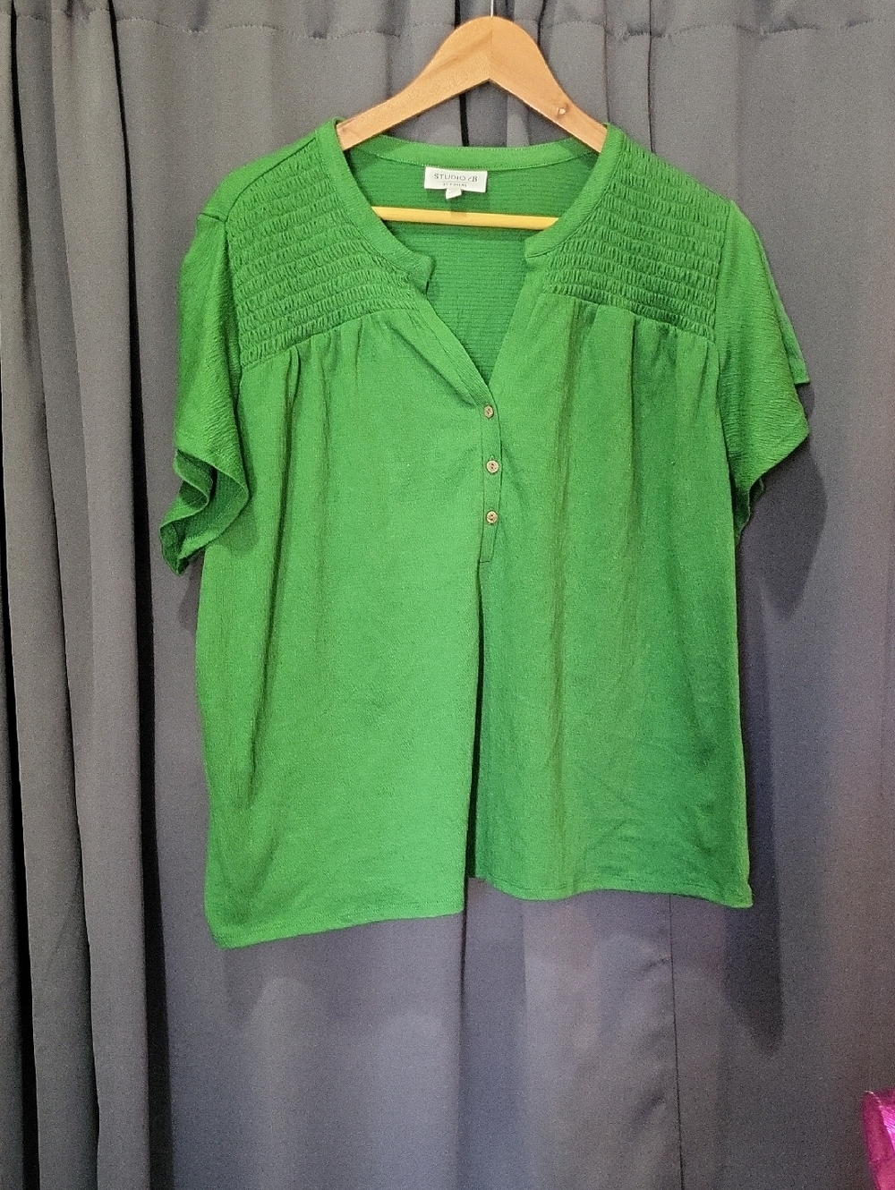 Studio B Green Smocked Yoke Short Sleeve Top